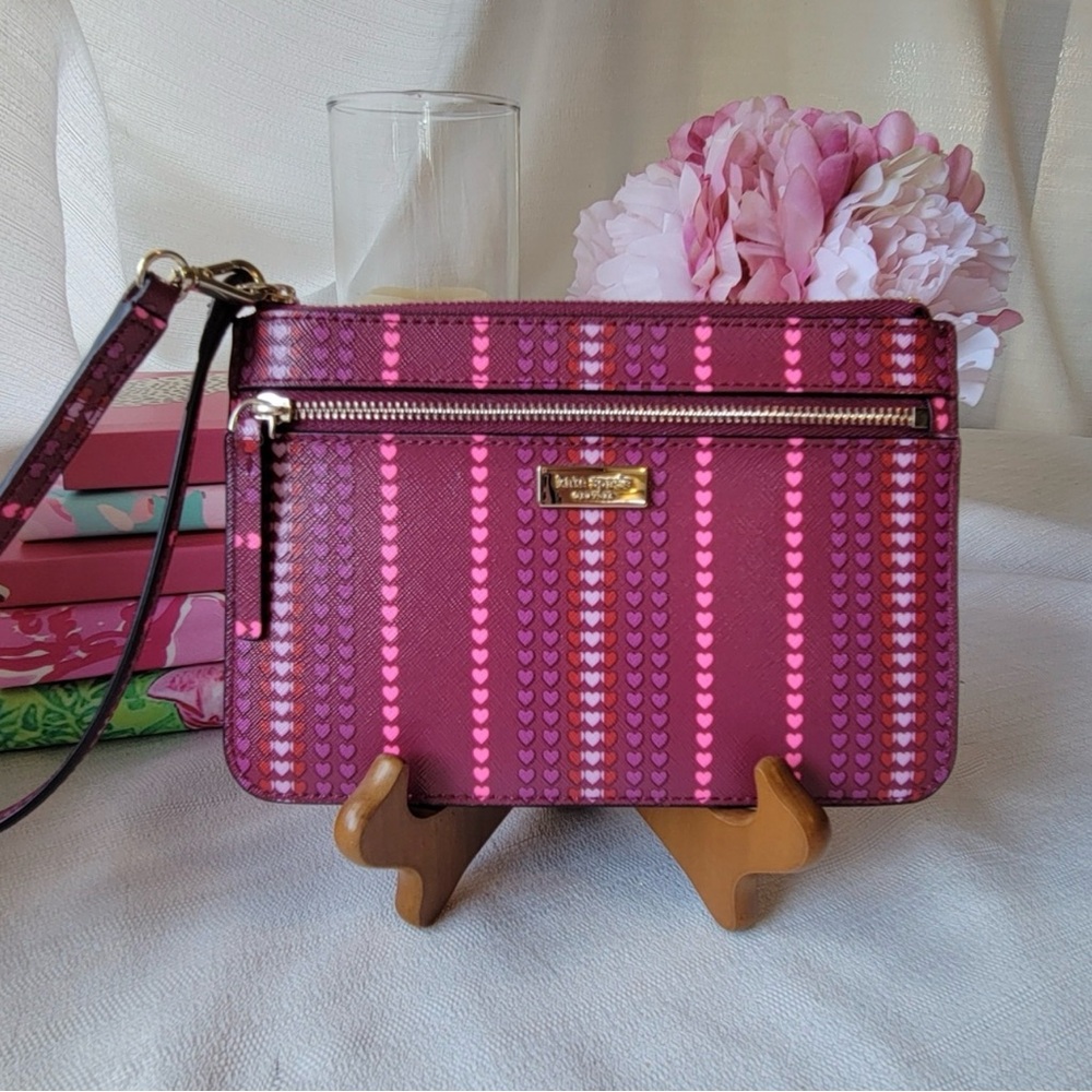 Kate Spade Shore Street Heart Stripe Tinie Wristlet - Picture 1 of 3